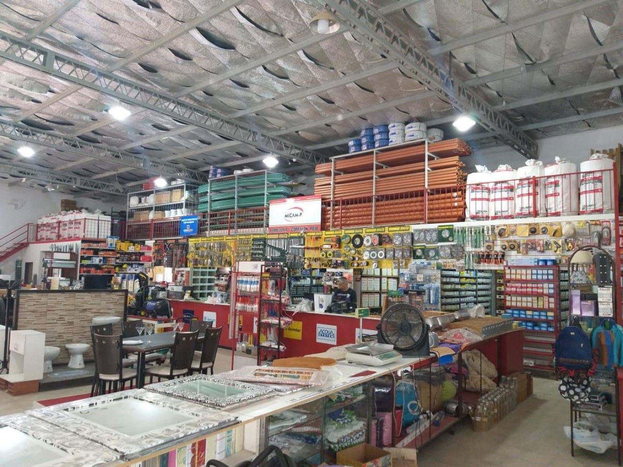 Local comercial en venta en el corazon de Los Reartes!!!!!