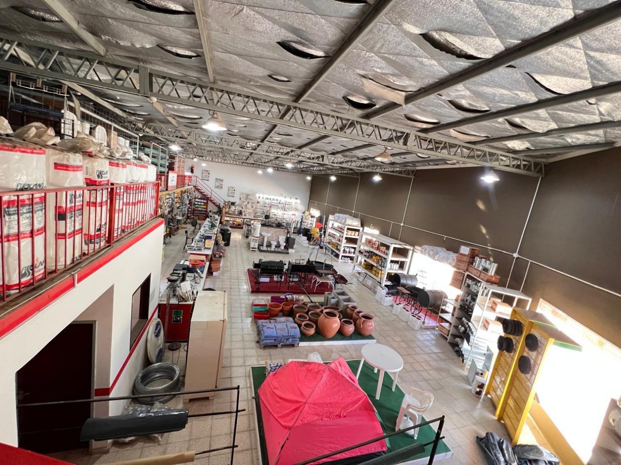 Local comercial en venta en el corazon de Los Reartes!!!!!
