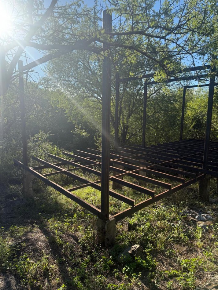 Hermoso Lote Con Costa De Arroyo y Construccion A Continuar en VGB!!!