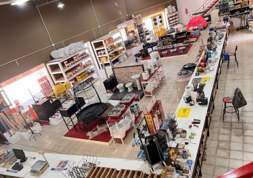 Local comercial en venta en el corazon de Los Reartes!!!!!
